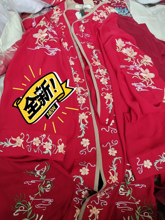 全新清衣柜 出红褙子和红色宋裤一套，包邮，...