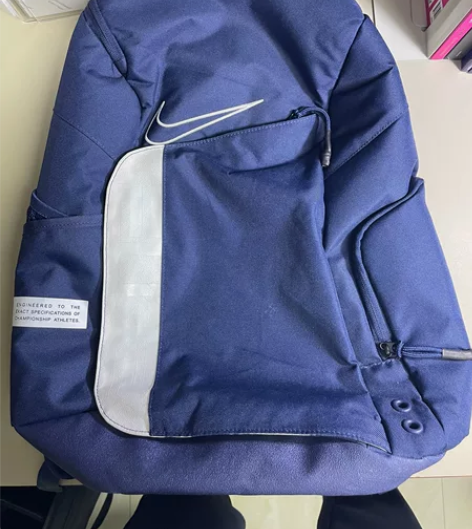 nike篮球书包得物入手,使用过一段时间,...