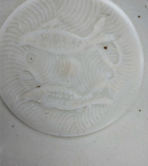 乡下一线收。年代:宋.影青，碗敞口，口沿因...