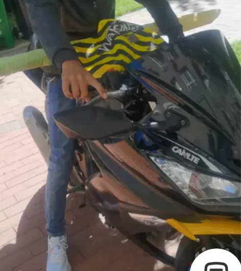 山洋摩托车，双缸，400cc排量 手续齐全...