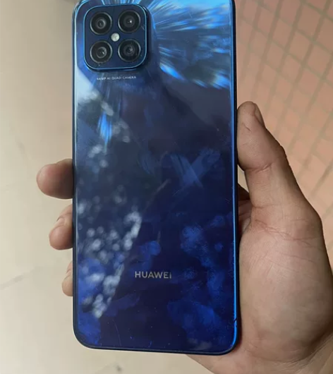 刚买的华为不到一个月,有点小暇滋,摔了一次...