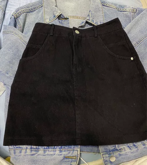 黑色a字裙L 几乎全新 35包邮 感兴趣的...