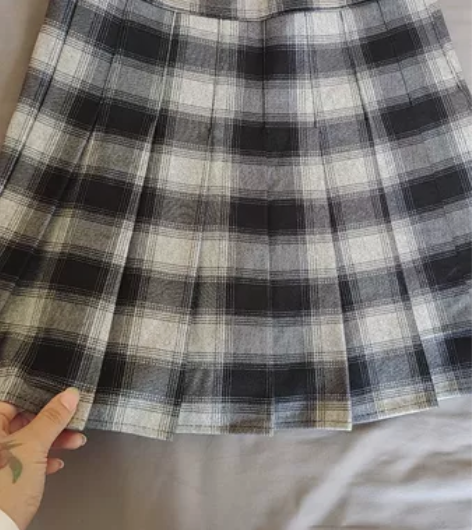 全新带吊牌百褶裙买来一次没穿过，现在穿小了...