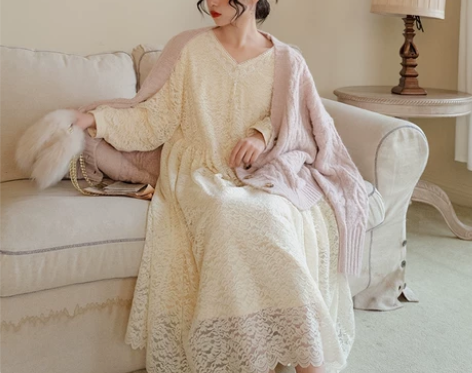 安妮森林【缪斯裙】牛奶色小性感V领蕾丝连衣...