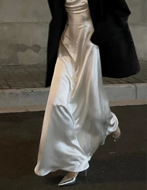 秀场灵感 法式辣妹修身荡领露背珍珠白醋酸吊...