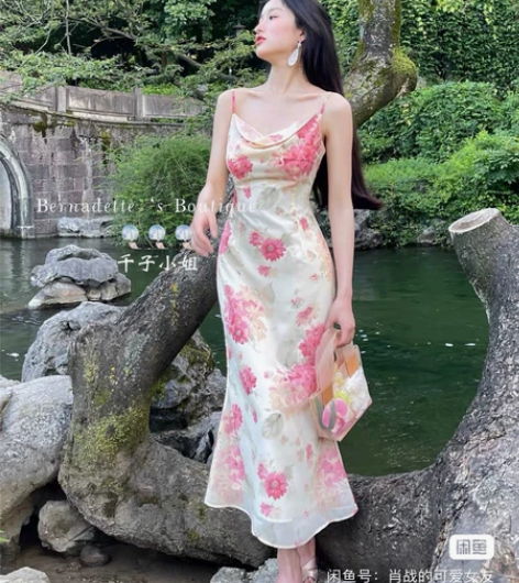 千子小姐「犹怜」原创港风复古富贵花荡领纯欲...