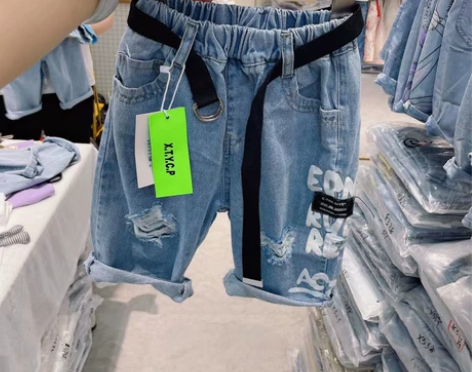 实体童装精品店清仓断码短裤牛仔裤，赶上码数...