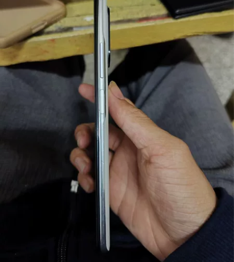 红米k40pro黑色8+256的，成色还行...