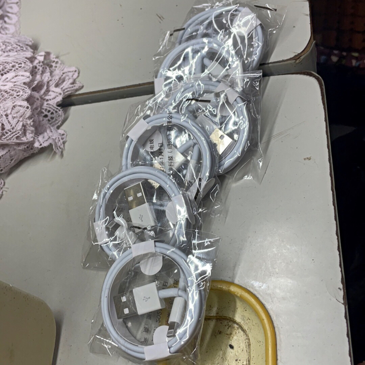 【清仓包邮】8颗粒富士康全新苹果数据线MF...
