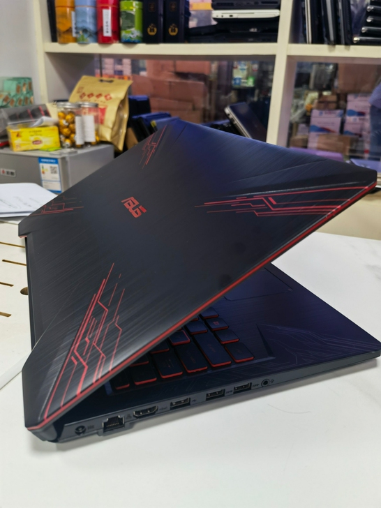 华硕FX80G游戏笔记本