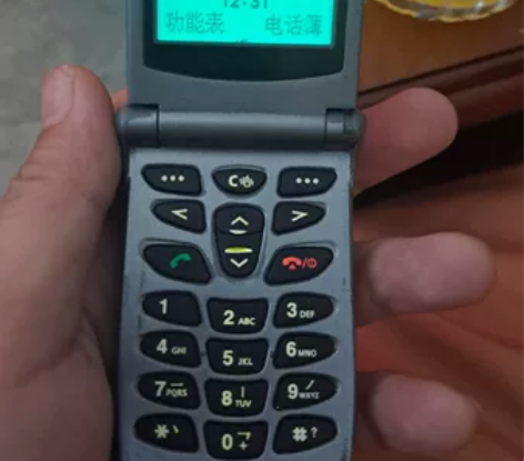 三星老手机，收藏品，能开机，部分按键失灵，...