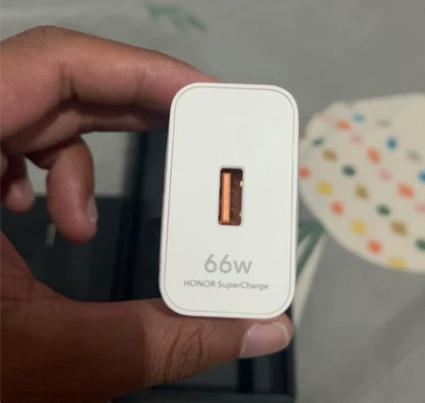 荣耀66瓦充电器 全新未使用 除手机外都...