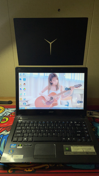 宏基 14寸办公本。在家简单游戏 办公刷剧...