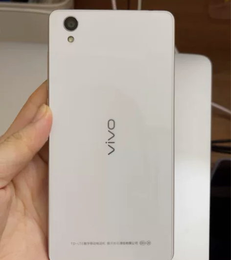 出自用vivo y51a 成色完美无划痕，...