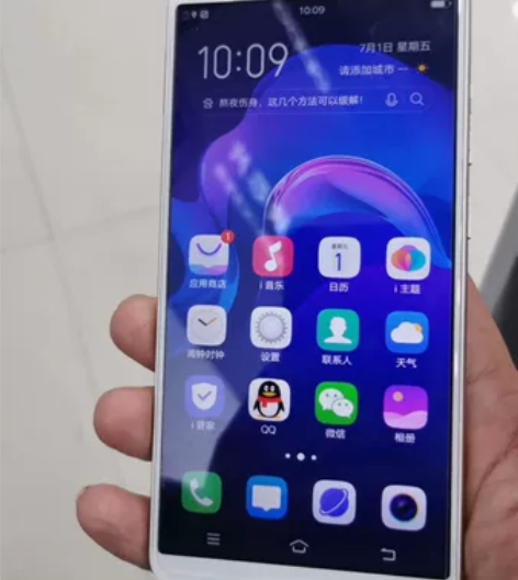 VIVO Y71  4+64 皮毛新，无暗...