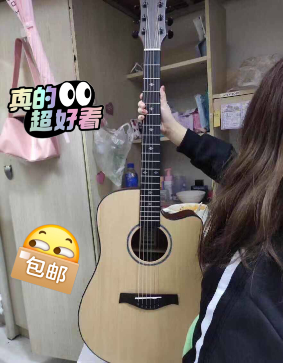 全新吉他，刚买一个月都没有碰过，590买的...