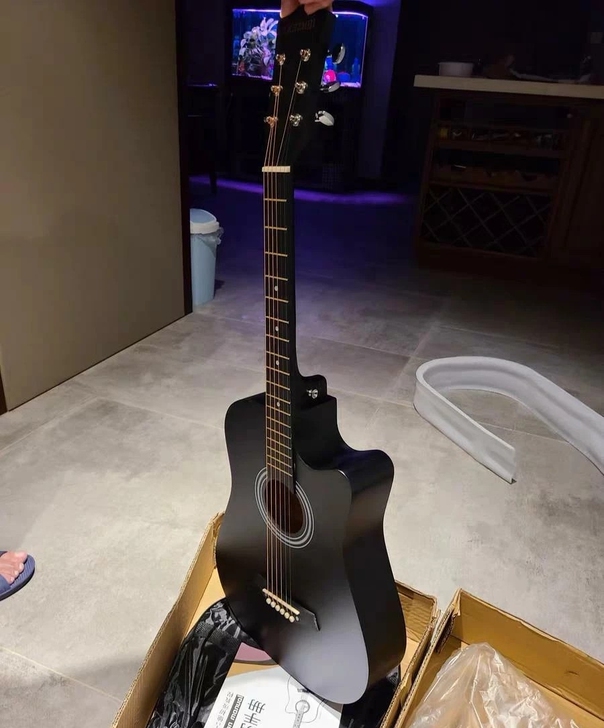 【个人闲置】全新吉他刚买一个月都没有碰过,...