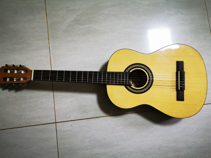 红棉吉他，95成新，适合初学者，100出！...