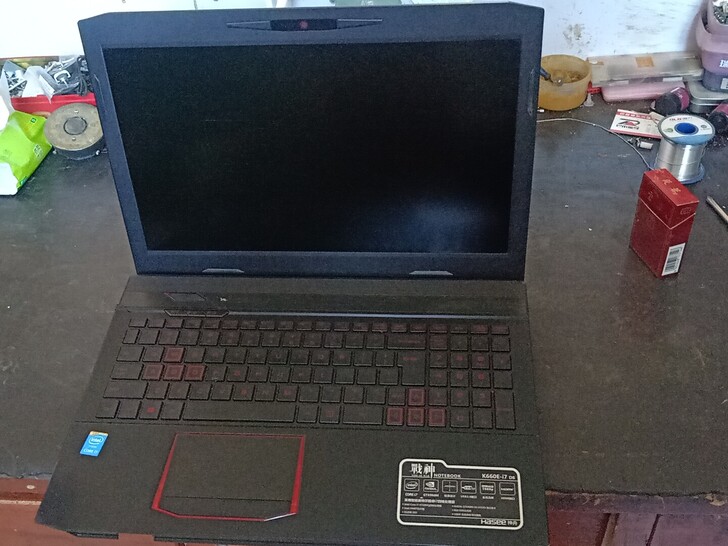 神州战神原装二手屏。有使用痕迹，介意者勿拍。