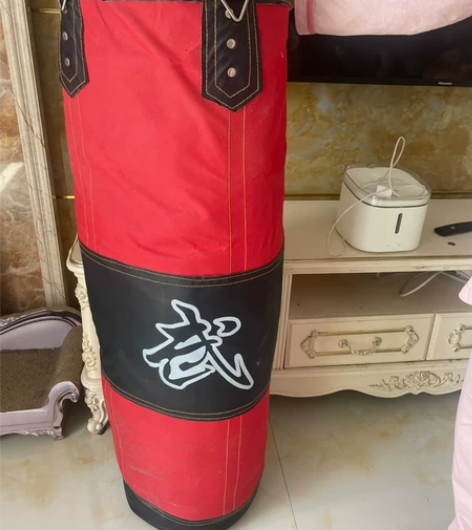 拳击沙袋，买来家里不方便吊起来现在便宜出售...