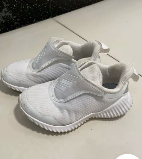 阿迪小白鞋10K，28码 感兴趣的话点“我...