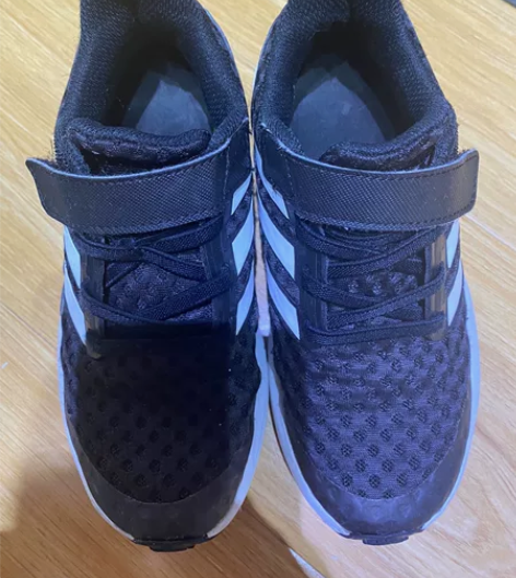 阿迪网鞋，鞋号32，内长19.5，购于专柜...