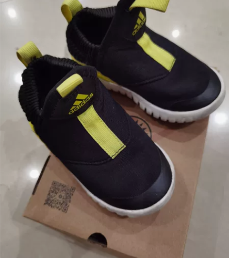 小童阿迪运动鞋,7k码,内长14cm 宝宝...