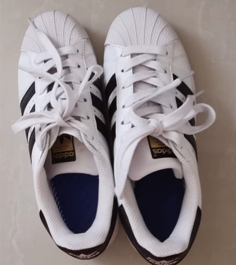 37码阿迪女鞋包邮 朋友花了一百八十买的莆...