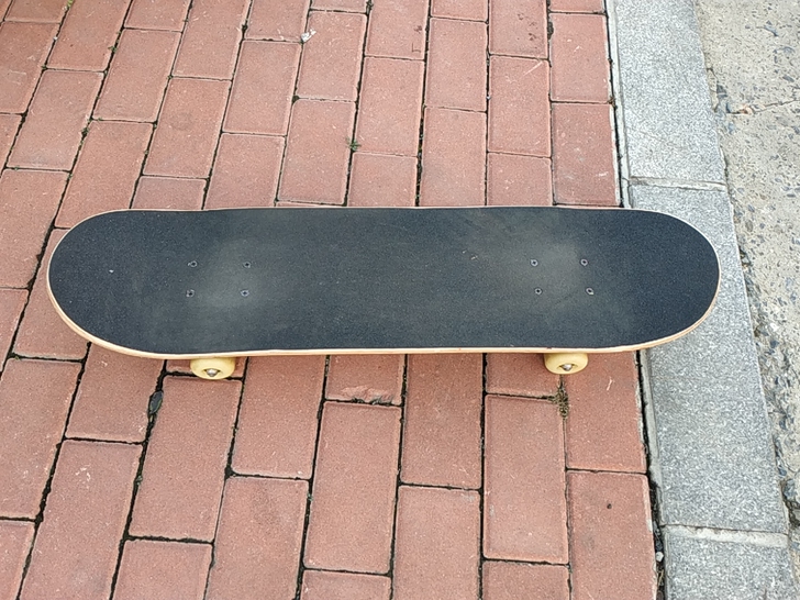 滑板，长80cm，带包。