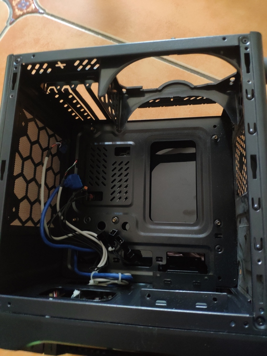 迷你台式电脑机箱,带USB3.0,一个散热...