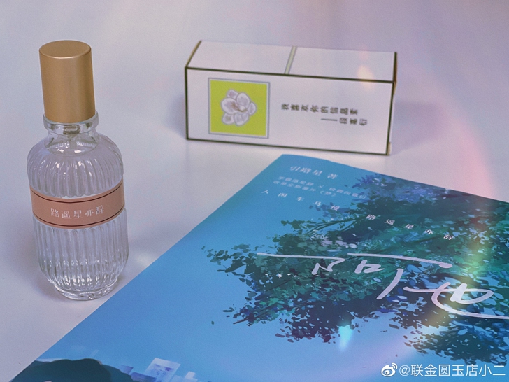 出阿也裸书15r   鼠标垫+色纸12r ...