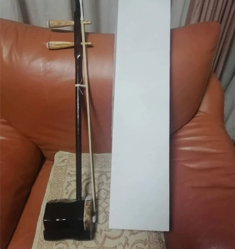全新转卖，二胡，琴行428买的，一次没有用...