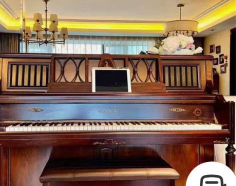 二舅别墅区家里，一台复古钢琴，没怎么用过，...