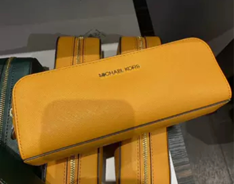 全新带吊牌 MK 女士手拿包笔袋笔盒 长度22cm宽度8c...