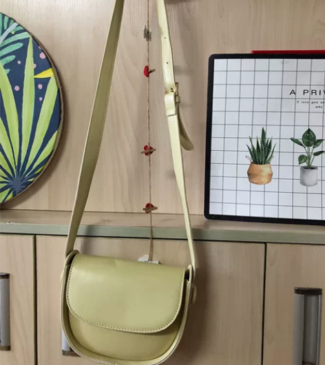 女士单肩包斜挎包通勤小包 几乎全新，闲置转让