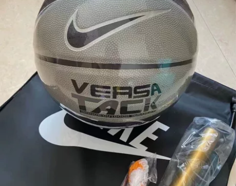 个人闲置耐克篮球 因工作关系没时间玩  闲...