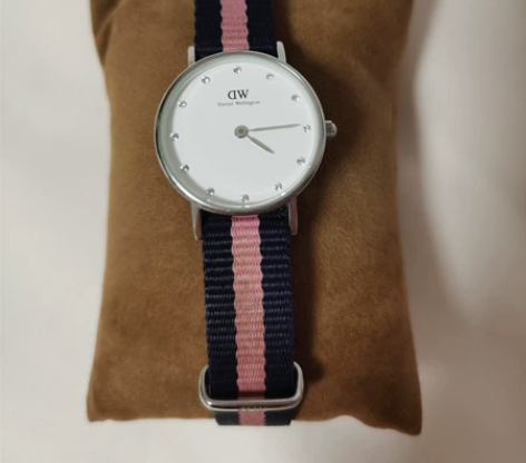 dw手表 女表 三年前日本买回 表盘底部有...