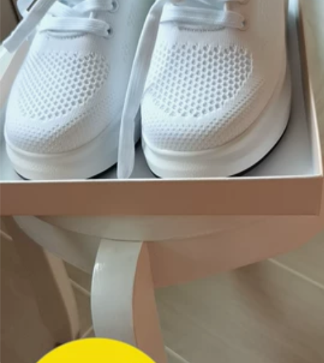 全新女士白色内增高鞋，鞋子码数是36码，但...