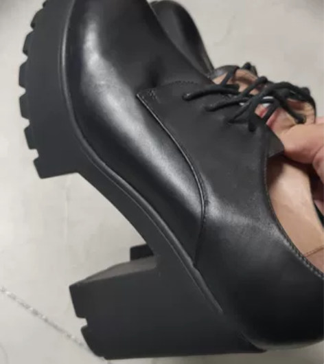 他她女士纯皮单鞋，买的时候很贵，仅试穿，防...