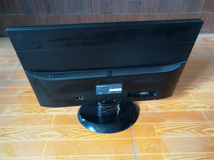 出售新蓝液晶电脑显示屏,图片为实拍图,有使...