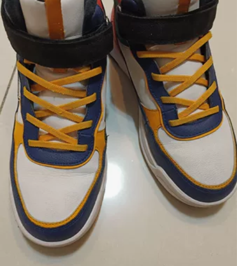 乔丹中大童秋冬鞋，鞋号40，因粘连有点不粘...