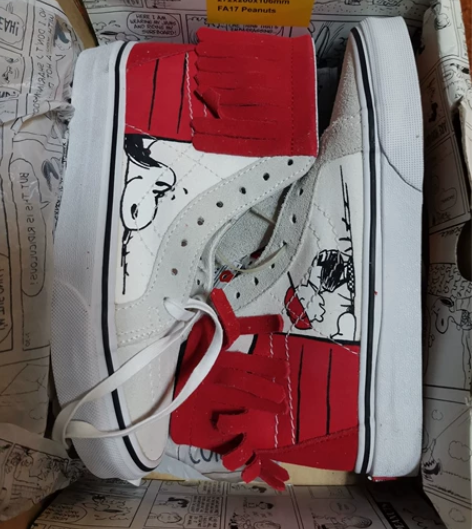 Vans史努比联名款女士运动板鞋，专柜正品...