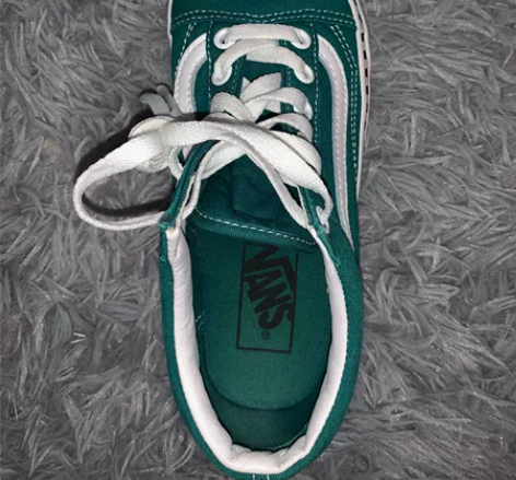 正品万斯vans鞋子 九成新 36 原价五...