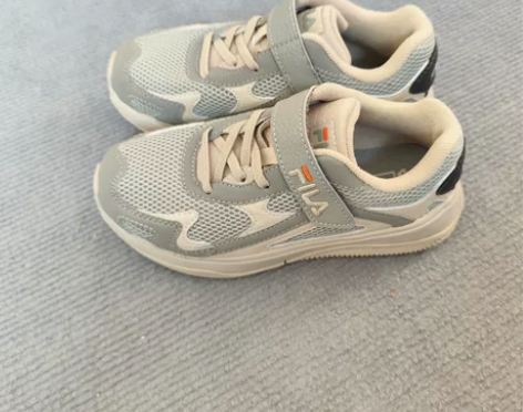 全新正品斐乐儿童运动鞋32码一双 感兴趣的...