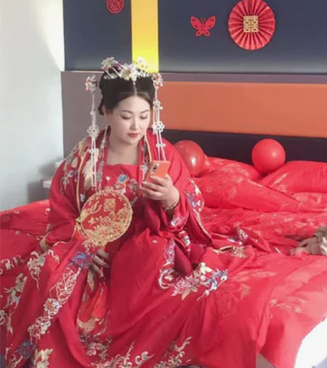 胖美眉新娘汉服，本人191斤，结婚穿的汉服...