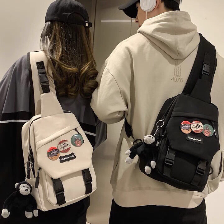男士斜挎包ins潮牌小挎包休闲学生单肩背包...