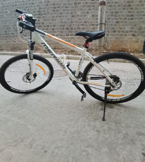 美利达公爵700，买下没太骑，一直在地下室...