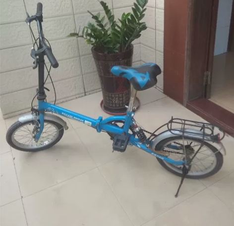 出售一台折叠16寸自行车，需要联系过来自提...