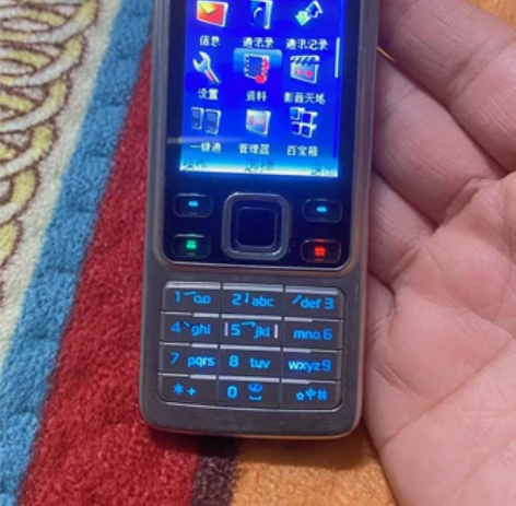 诺基亚6300.手机功能都好使，原厂电池很...