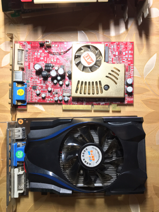 按废品打包处理五张电脑显卡，具体型号自己看...